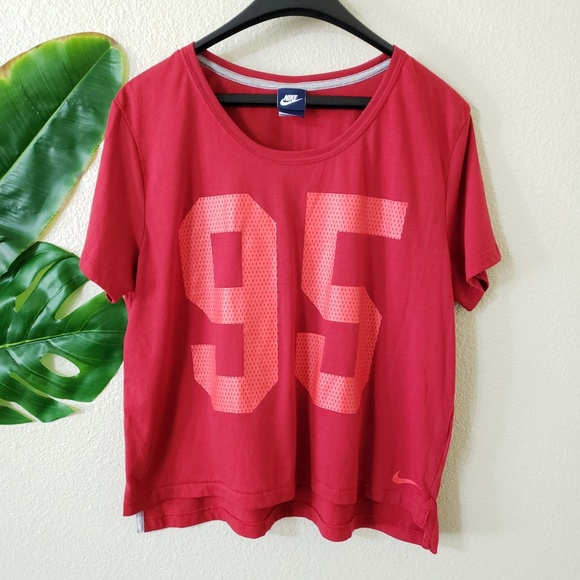 Nike Tops - Nike Cropped Tee